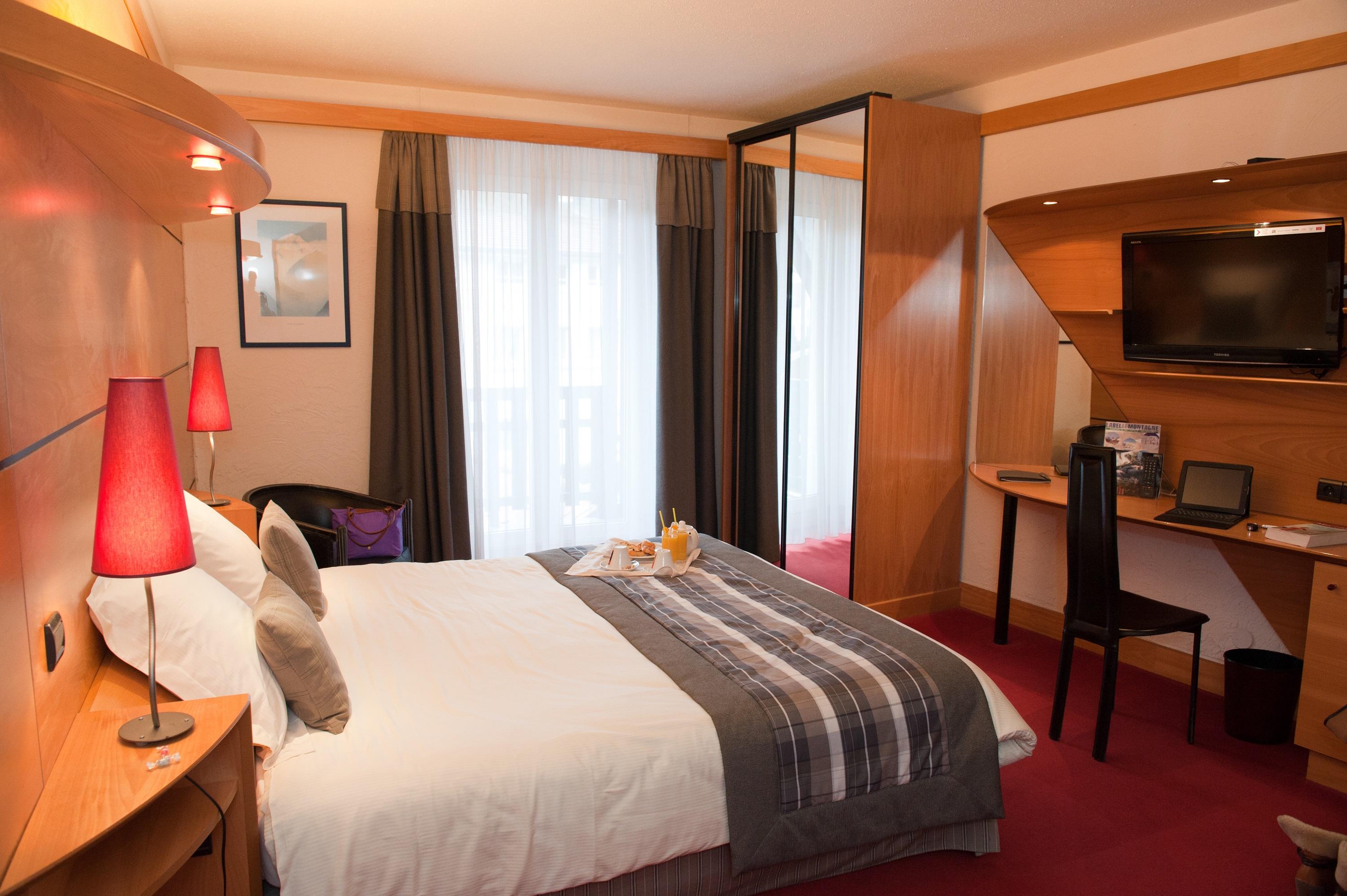 Hotel Les Vallees Labellemontagne ลาแบรส ภายนอก รูปภาพ