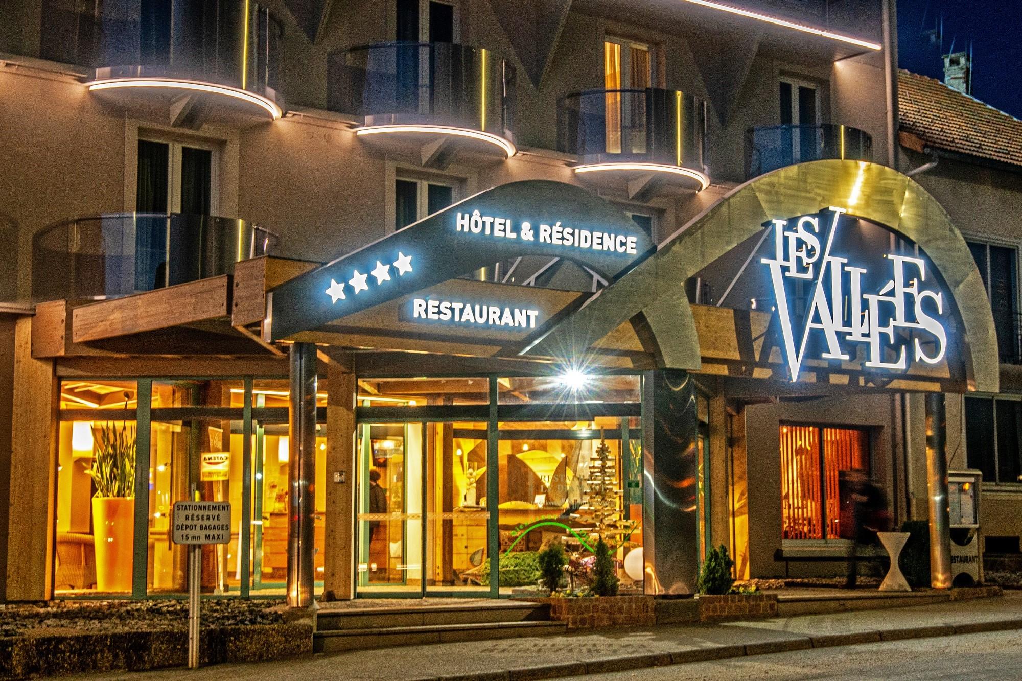 Hotel Les Vallees Labellemontagne ลาแบรส ภายนอก รูปภาพ