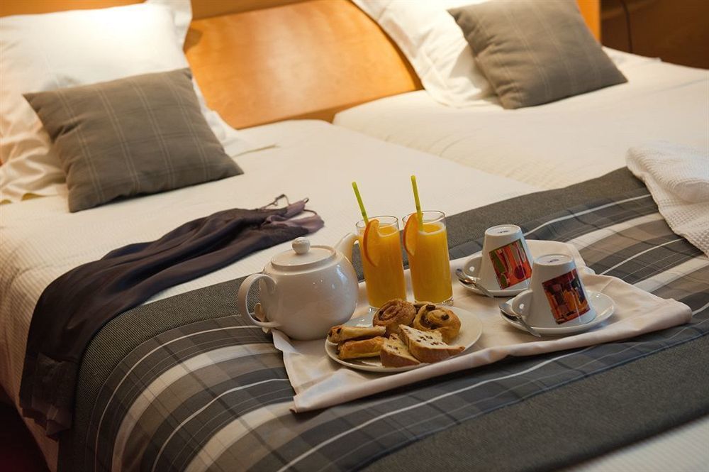 Hotel Les Vallees Labellemontagne ลาแบรส ภายนอก รูปภาพ
